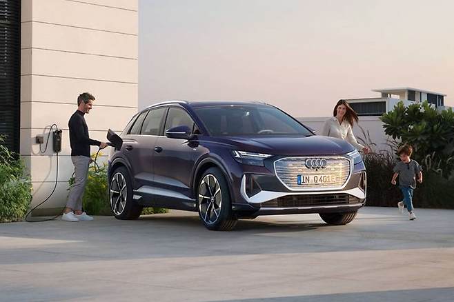 Q4 40 e 트론 정면