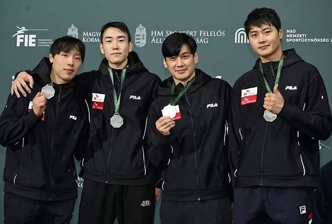 한국 남자 펜싱 대표팀 박상원(왼쪽부터), 구본길, 도경동, 오상욱, 대한펜싱협회