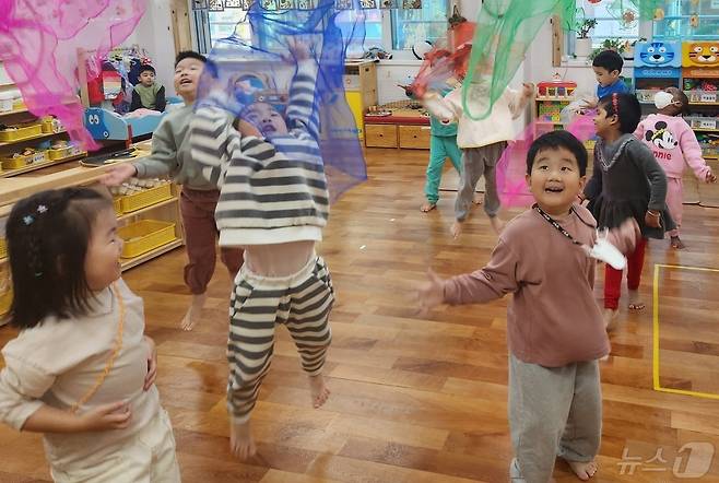 경북도 방과후 놀이 배움터인 유치원에서 어린이들이 즐거운 시간을 보내고 있다.(경북교육청 제공)2024.5.16/뉴스1