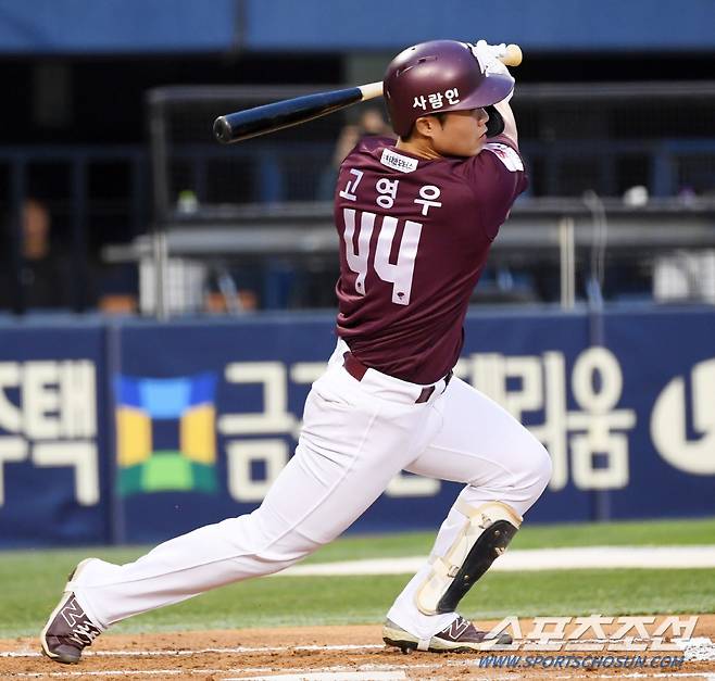 19일 잠실구장에서 열린 두산 베어스와 키움 히어로즈의 경기. 키움 고영우가 타격을 하고 있다. 잠실=박재만 기자 pjm@sportschosun.com/2024.04.19/