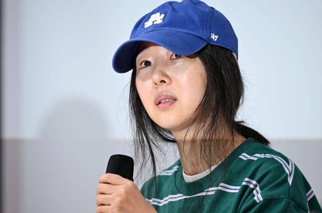 자회사 어도어와 경영권 분쟁 중인 하이브가 외국계 증권사 애널리스트가 어도어에 경영권 탈취 관련 검토 의견을 주고 외국계 투자자 미팅을 주선한 것으로 보고 금융감독원에 조사를 요청한 가운데, 어도어가 이를 반박했다. 박시몬 기자 simon@hankookilbo.com