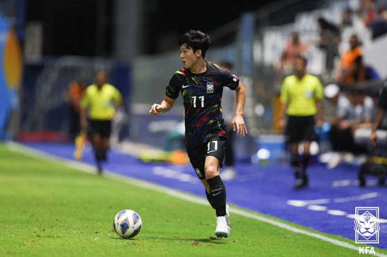 Korea's Yang Min-hyuk dribbles the ball during a U-17 Asian Cup match against Afganistan in Thailand on June 19, 2023. [YONHAP]