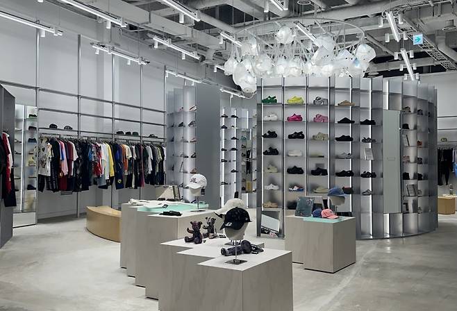 엠프티 압구정 베이스먼트 스토어 내부 모습/사진=무신사