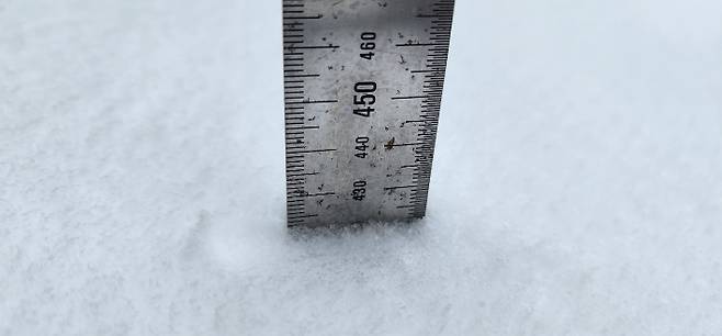 설악산에 소청대피소 인근에 쌓인 눈. 설악산국립공원사무소 제공