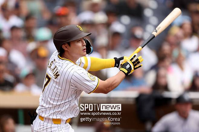 ▲ 이날 3타수 무안타를 기록한 김하성의 시즌 타율은 종전 0.208에서 0.204로 떨어졌다. 시즌 출루율은 0.324에서 0.319로, 시즌 장타율은 0.357에서 0.350으로 모두 떨어졌다.