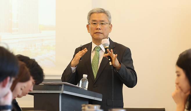 간담회 발언하는 김동철 한전 사장 (세종=연합뉴스) 김동철 한전 사장이 16일 세종의 한 식당에서 진행된 기자 간담회에서 발언하고 있다. 2024.5.16 [한국전력 제공. 재판매 및 DB 금지]