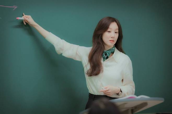 드라마 졸업에 출연하는 배우 정려원. 사진 | tvN