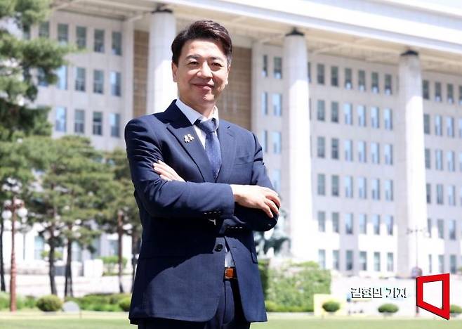 부승찬 더불어민주당 당선인 14일 국회에서 아시아경제와 인터뷰를 하고 있다. 사진=김현민 기자 kimhyun81@