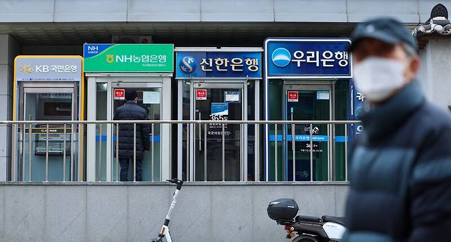 국내은행들의 ATM이 늘어서 있는 모습. 연합뉴스