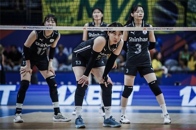 한국 여자배구 대표팀이 17일(한국시각) 브라질 리우데자네이루에서 열린 2024 국제배구연맹 발리볼네이션스리그에서 브라질에 세트 전적 0-3으로 완패하며 29연패를 기록했다. 국제배구연맹 누리집 갈무리