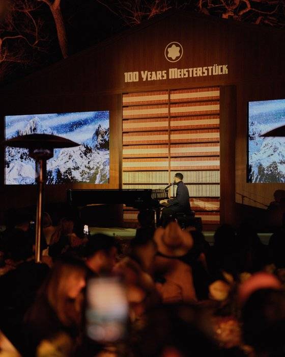 미국 LA에서 열린 몽블랑 마이스터스튁 100주념 기념행사에서 존 레전드가 직접 피아노를 연주하며 멋진 무대를 선보였다. [사진 몽블랑]