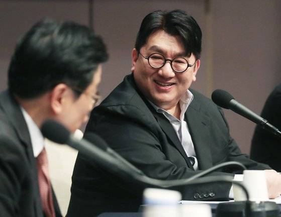 (지난 15일 서울 중구 프레스센터에서 열린 관훈클럽에 나온 방시혁 하이브 의장. 뉴스1