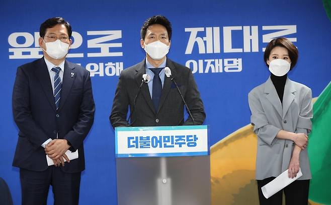 2022년 1월 서울 여의도 당사에서 열린 더불어민주당 방송언론 국가인재 발표식에서 선대위 미디어센터장을 맡은 이정헌 전 JTBC 기자가 소감을 밝히고 있다. /뉴시스