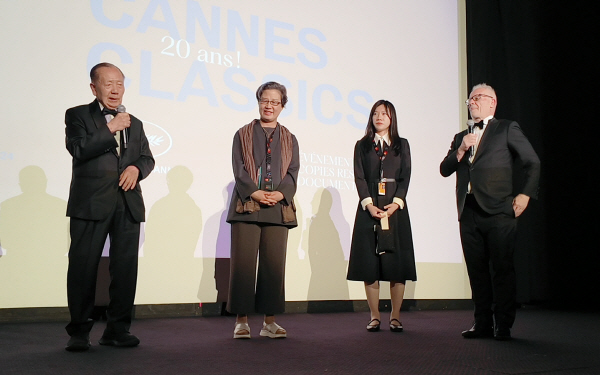 국제신문이 제작한 다큐멘터리 영화 ‘영화 청년, 동호’가 공식 상영 행사와 무대 인사를 하고 있다.