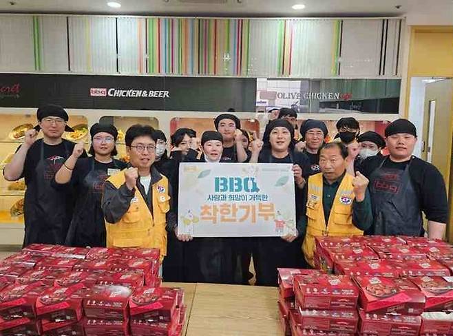 BBQ가 올해 4개월 동안 치킨대학 착한기부를 통해 4500마리의 치킨을 경기 이천 치킨대학 인근 복지시설에 기부했다. BBQ 그룹 제공