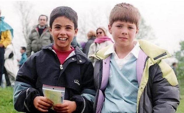 어린 시절 사비 알론소(오른쪽) 레버쿠젠 감독과 미켈 아르테타 아스널 감독의 모습. SNS 캡처