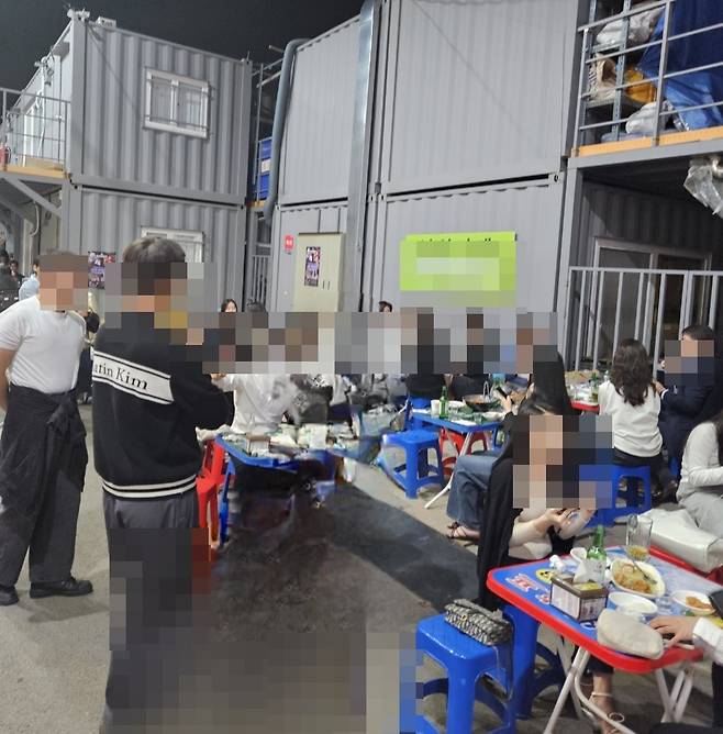 을지로는 유독 야외 취식 테이블이 많아 날씨의 영향을 많이 받은 것으로 나타났다. [독자 제공]