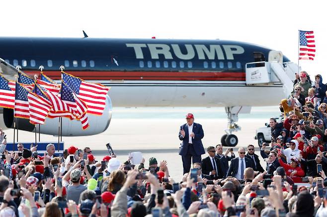 TOPSHOT - Former US President and Republican presidential candidate Donald Trump gestures as he arrives for a Buckeye Values PAC rally in Vandalia, Ohio, on March 16, 2024. (Photo by KAMIL KRZACZYNSKI / AFP)