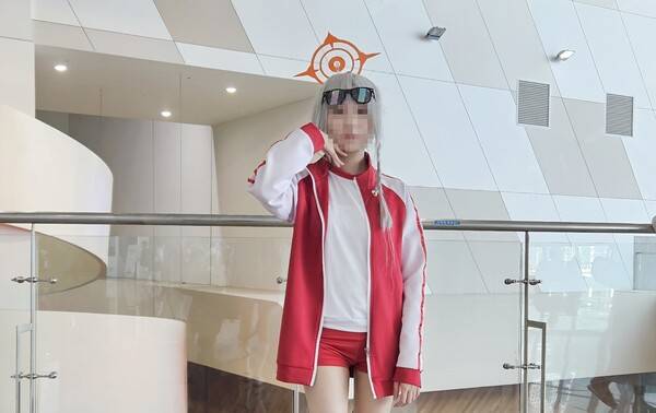 - 체육복 차림으로 방문한 하루나