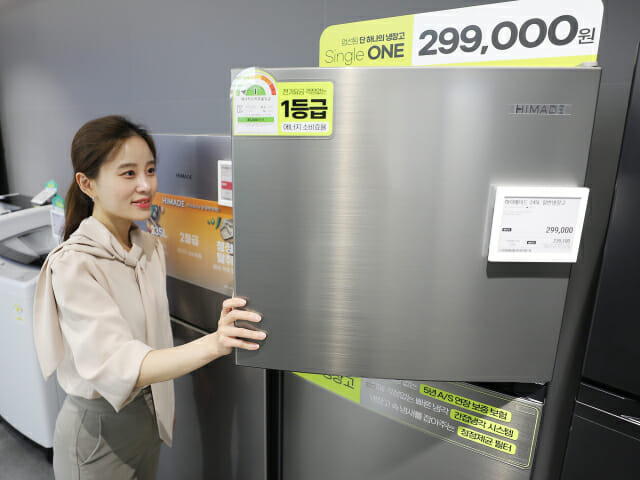 롯데하이마트의 자체브랜드(PB) 하이메이드 ‘Single ONE 냉장고’가 초도물량 3,000대 완판을 기록했다. (사진=롯데하이마트)