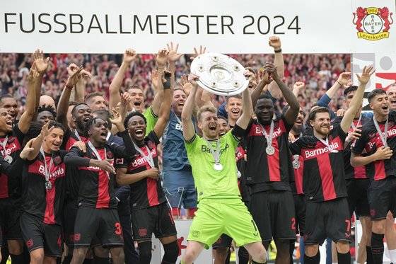 분데스리가 최초 무패 우승을 달성한 레버쿠젠. AP=연합뉴스