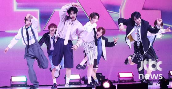 그룹 넥스지가 20일 오후 서울 광진구 예스24라이브홀에서 열린 첫 싱글 'Ride the Vibe'(라이드 더 바이브) 쇼케이스에 참석해 무대를 선보이고 있다. 김현우 엔터뉴스팀 기자 kim.hyunwoo3@jtbc.co.kr (콘텐트비즈니스본부)