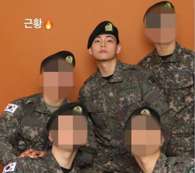 그룹 방탄소년단 뷔가 군대에서 10kg 증량한 후에도 지속적으로 벌크업하고 있는 근황을 알렸다. [사진= BTS 뷔 공식 SNS계정]