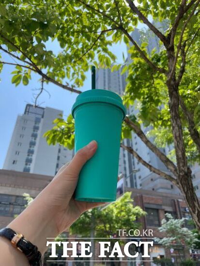 경기도는 경기융합타운 청사(수원시 영통구 이의동) 주변 커피전문점과 함께 다회용컵 보급 및 운영에 나선다고 20일 밝혔다./경기도