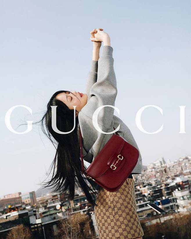 뉴진스 하니가 25일 전세계 동시 공개될 구찌 홀스빗 1955 캠페인의 단독 모델로 선정됐다. / 구찌 제공.