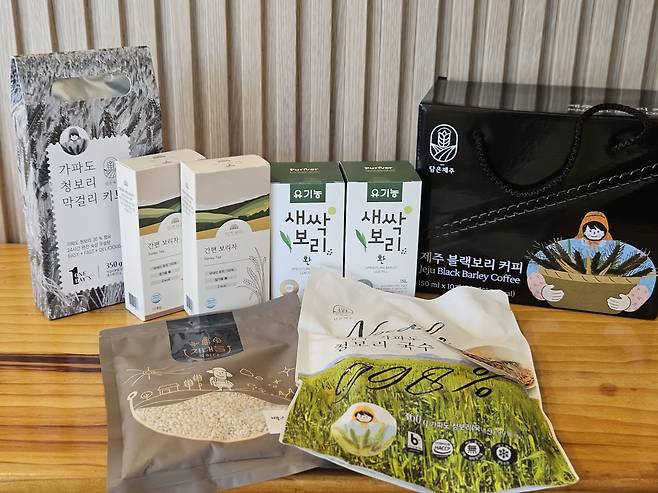 전주 농촌진흥청 국립식량과학원 작물육종과에서 개발한 보리 품종으로 만든 다양한 가공식품. /전주=김민정 기자