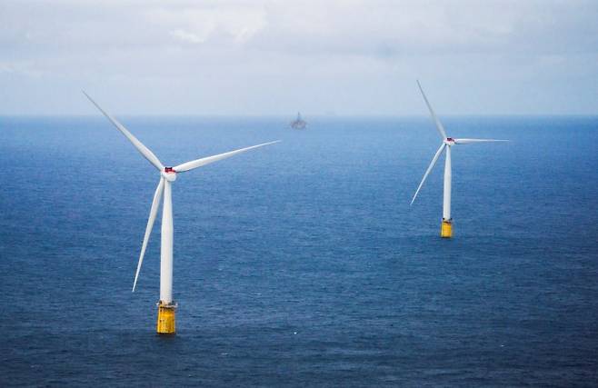 지난해 8월 23일 촬영한 '하이윈드 탐펜'. 해당 시설은 노르웨이 국영 에너지 기업 에퀴노르가 북해에 조성한 세계 최대의 부유식 해상 풍력 단지다.로이터뉴스1