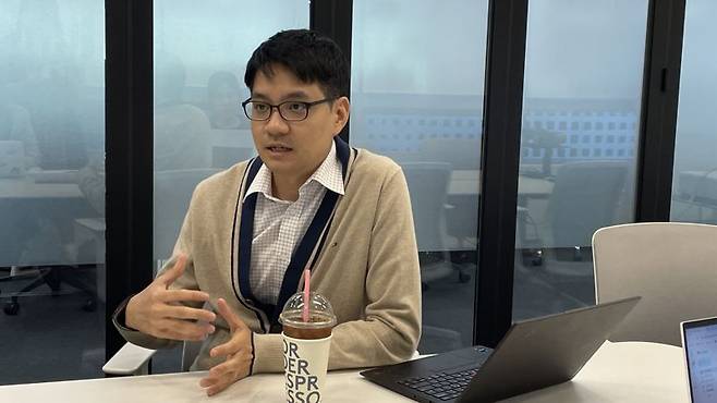조재호 BHSN 최고전략책임자(CSO)가 20일 서울 강남 BHSN 본사에서 AI 기반 계약관리솔루션(CLM)에 대해 설명하고 있다. BHSN 제공