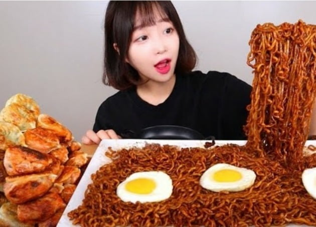 먹방 유튜버 쯔양.