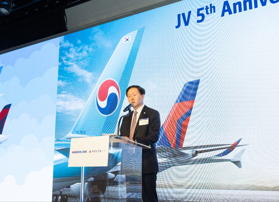 Korean Air President Woo Kee-hong delivers speech at an event in central Seoul, in June. [YONHAP]