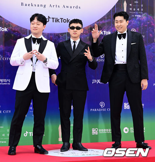 [OSEN=인천, 지형준 기자] 28일 오후 인천 중구 운서동 파라다이스시티에서 제59회 백상예술대상이 열렸다.개그맨 피식대학 정재형, 김민수, 이용주가 레드카펫을 밟고 있다. 2023.04.28 /jpnews@osen.co.kr