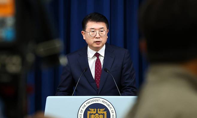 장상윤 사회수석이 19일 서울 용산 대통령실 청사에서 의대 증원 관련 현안 브리핑을 하고 있다. 뉴시스