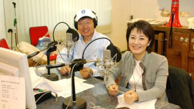 강석(왼쪽), 김혜영이 싱글벙글쇼 진행 당시 모습. 사진 제공=MBC