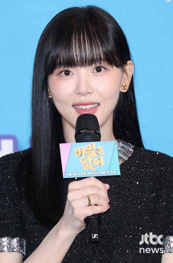 30일 오후 서울 구로구 라마다 신도림 호텔에서 열린 JTBC 새 수목드라마 '비밀은 없어' 제작발표회 제작발표회가 열렸다. 장지연 감독과 고경표, 강한나, 주종혁이 참석했다. 김현우 엔터뉴스팀 기자 kim.hyunwoo3@jtbc.co.kr (콘텐트비즈니스본부)