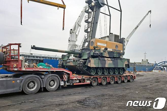 폴란드 그드니아 항구에 도착한 K2 전차 모습(현대로템 제공). ⓒ News1