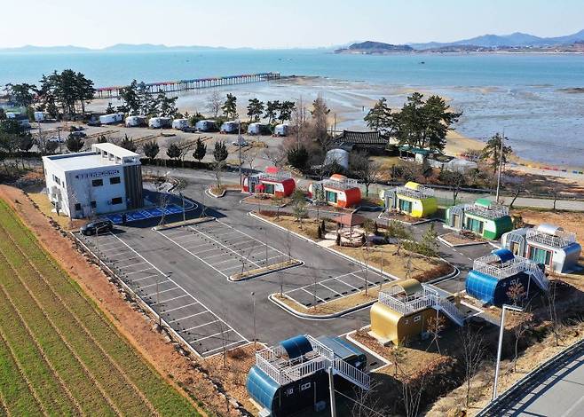 전남 함평 돌머리마을 해안에 있는 캠핑장, 글램핑, 카라반 한국어촌어항공단 제공