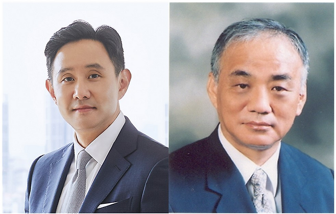 (From left) Korea Zinc Chairman Choi Yoon-beom and Young Poong Chairman Chang Hyung-jin. [Photo by each company]