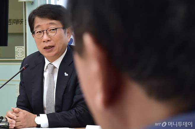 박상우 장관이 14일 서울 용산구 한강대로 서울역 KTX 별실에서 진행된 국토교통부, 건설자재 수급 안전화를 위한 업계간담회에 참석, 당부 발언을 하고 있다./사진=임한별(머니S)