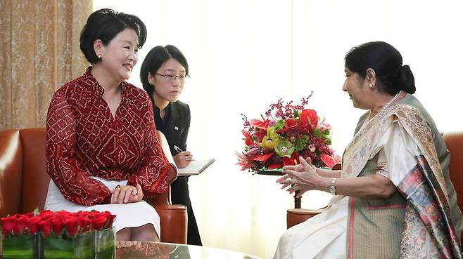 김정숙 여사 수시마 스와라지 인도 외무장관