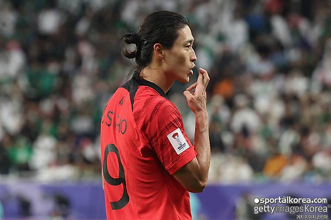 축구 국가대표팀의 공격수 조규성이 활약하고 있는 미트윌란이 21일 오전 1시(한국시간) 덴마크 파룸에 위치한 라이트 투 드림 파크에서 열린 2023/24 시즌 덴마크 수페르리가 챔피언십 라운드 9라운드에서 노르셀란과 3-3 무승부를 거뒀다. 이로 인해 미트윌란은 1경기를 앞둔 상황에서 선두 자리를 브뢴뷔 IF에 내줬다. 조규성은 이날 경고 누적으로 명단에서 제외됐다. 한편 기대를 모았던 득점왕 등극도 득점 순위 4위까지 내려 앉아 쉽지 않은 상황이 됐다. / 사진=게티이미지코리아