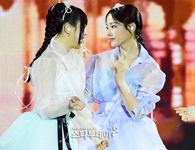 그룹 뉴진스 하니(왼쪽)와 민지. <강영국 기자>
