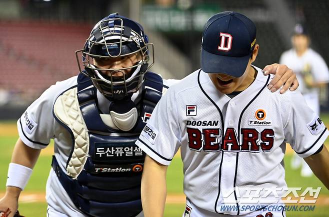 10일 잠실야구장에서 열린 KT와 두산의 경기, 7회초 2사 2,3루 두산 김택연이 KT 오윤석을 삼진처리하며 기뻐하고 있다. 김택연은 무사 2,3루 위기에서 박병호, 신본기, 오윤석을 모두 삼진처리했다. 잠실=허상욱 기자wook@sportschosun.com/2024.05.10/