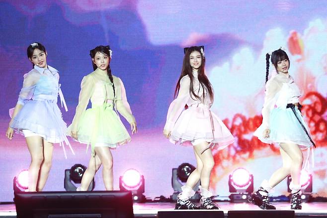 뉴진스, 귀여운 소녀들

    (서울=연합뉴스) 진연수 기자 = 그룹 뉴진스가 21일 오후 서울 경복궁 흥례문 광장에서 국가유산청 출범을 기념해 열린 '2024 코리아 온 스테이지 - 뉴 제레이션' 공연에서 무대를 선보이고 있다. 2024.5.21 

    jin90@yna.co.kr

(끝)





<저작권자(c) 연합뉴스, 무단 전재-재배포, AI 학습 및 활용 금지>