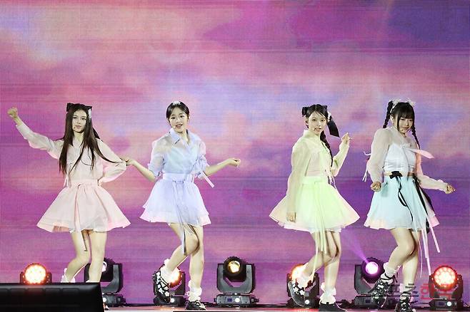 '코리아 온 스테이지' 무대에 오른 그룹 뉴진스. ⓒ이혜영 기자 lhy@hankooki.com