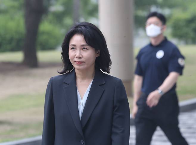 ‘공직선거법 위반’ 혐의로 불구속 기소된 더불어민주당 이재명 대표의 배우자 김혜경 씨가 22일 오전 경기 수원시 영통구 수원지방법원에서 열린 재판에 출석하고 있다. /뉴스1