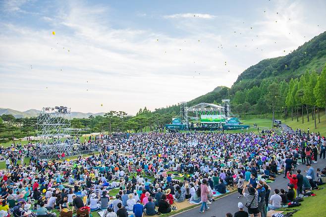 지난해 열린 서원밸리 그린콘서트에는 4만5000여 명의 관객이 찾아 공연을 즐겼다. 서원밸리 컨트리클럽 제공